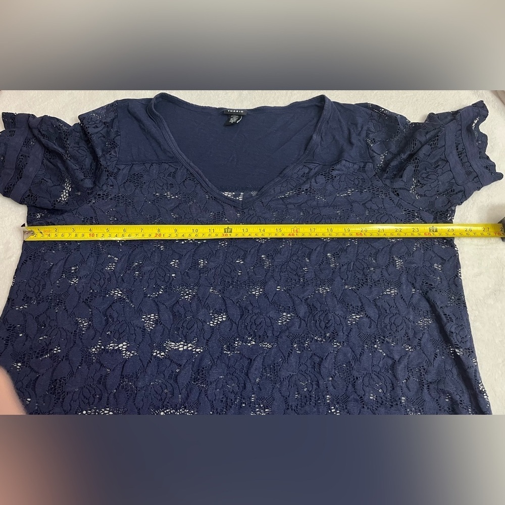 Torrid size 3 (3x) navy blue lace all over short sleeve blouse - Picture 2 of 6
